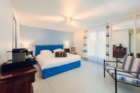 Egyptian cotton sheets, premium bedding, down comforters, pillowtop beds