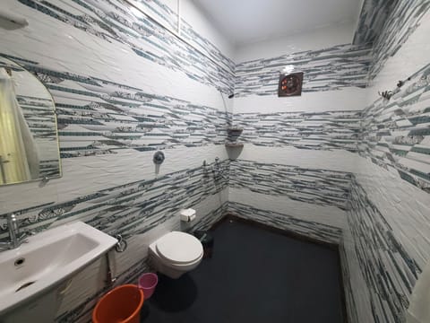 Deluxe Room | Bathroom