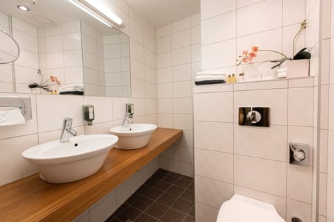 Luxury Room | Bathroom | Shower, hair dryer, towels, soap