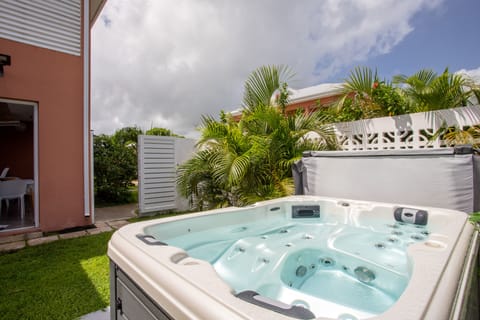 Exclusive Suite, 1 Queen Bed with Sofa bed, Balcony, Pool View | Private spa tub