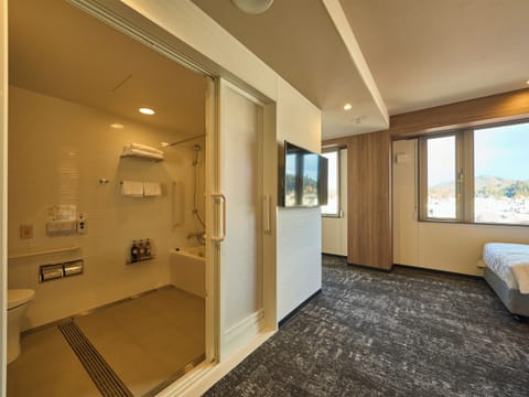 Universal Twin Room | Bathroom | Towels