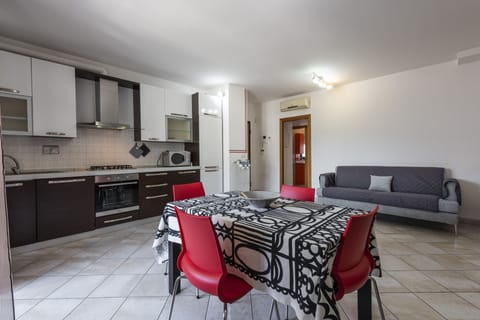 City Apartment | Private kitchen | Fridge, microwave, oven, stovetop