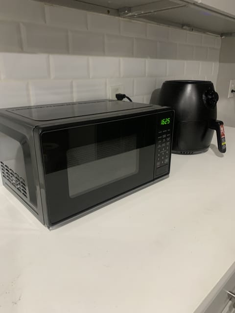 Full-size fridge, microwave, coffee/tea maker, toaster