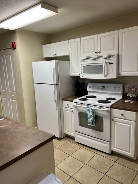 Deluxe Apartment, 2 Bedrooms | Private kitchen | Full-size fridge, microwave, oven, stovetop