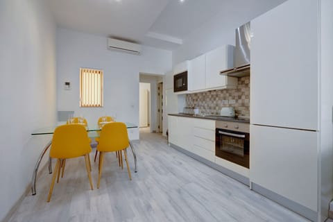 Apartment (3 Bedrooms) | Private kitchen | Microwave, oven, espresso maker, coffee/tea maker