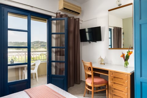 Panoramic Studio Suite, 1 King Bed, Sea View | Living area | 32-inch Smart TV with satellite channels, TV, Netflix