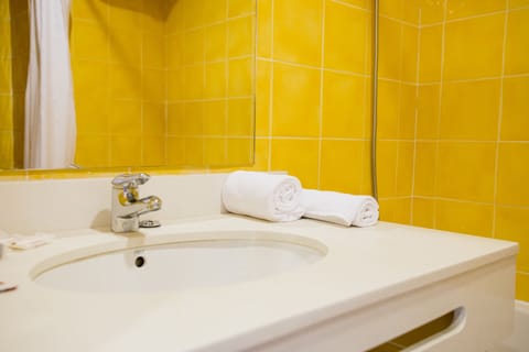 Superior Double Room, Terrace | Bathroom | Deep soaking tub, free toiletries, hair dryer, towels