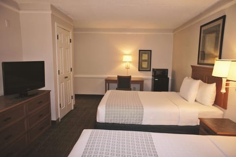 Deluxe Room, 2 Double Beds, Non Smoking | Premium bedding, pillowtop beds, desk, blackout drapes