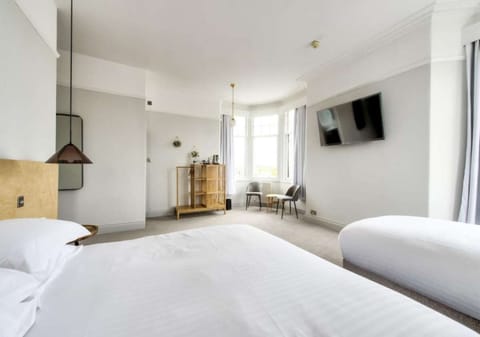 Family Triple Room | Premium bedding, Select Comfort beds, iron/ironing board, free WiFi