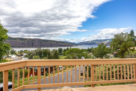 House, 3 Bedrooms | Balcony