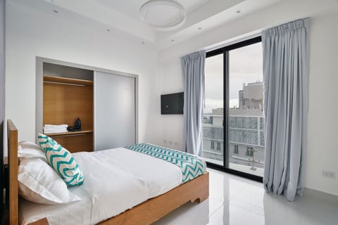 Executive Room, 1 Bedroom, Non Smoking, City View | Egyptian cotton sheets, premium bedding, down comforters, in-room safe