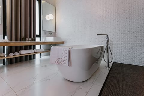 Suite | Bathroom | Shower, rainfall showerhead, hair dryer, bathrobes