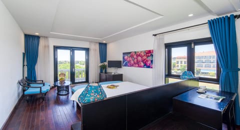 King Room, Pool View and River View with Balcony and Bathtub | Premium bedding, minibar, in-room safe, individually decorated