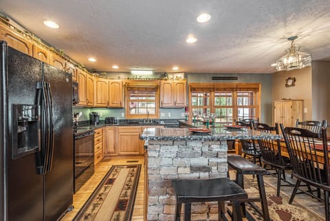 House, Multiple Beds, Fireplace | Private kitchen | Fridge, microwave, oven, stovetop