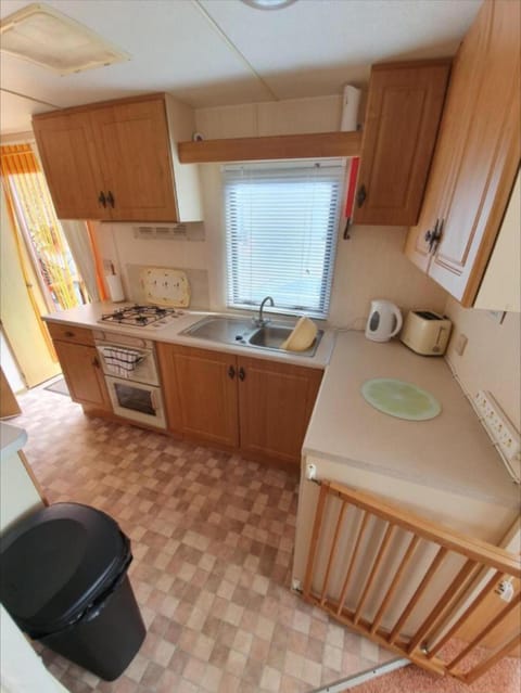 Apartment | Private kitchen | Fridge, microwave, oven, stovetop