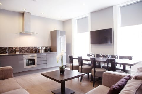 Apartment, 3 Bedrooms (The Georgian - Sleeps 10) | Private kitchen | Fridge, microwave, oven, stovetop