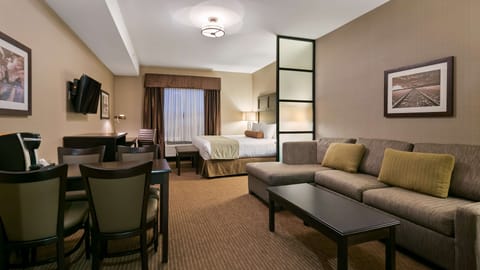 Suite, 1 King Bed, Non Smoking, Kitchenette | Premium bedding, pillowtop beds, in-room safe, desk