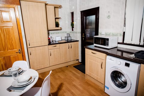 House, Shared Bathroom, Garden View | Shared kitchen