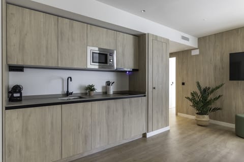 Deluxe Apartment, 1 Bedroom | Private kitchen | Fridge, microwave, stovetop, dishwasher