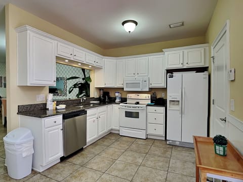 House, Multiple Beds, Balcony, Garden View | Private kitchen | Fridge, microwave, oven, stovetop