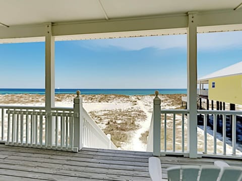 Studio (3 Bedrooms) | Front of property