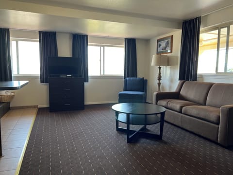 King Suite with Spa Bath- No Pets Allowed | Blackout drapes, iron/ironing board, free WiFi, bed sheets