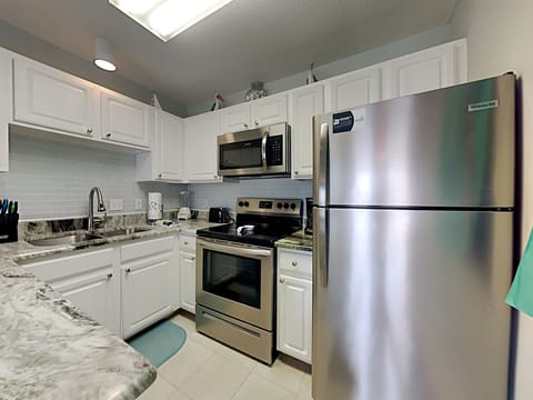 Condo, Multiple Beds, Balcony, Pool View (#306 West - No Pets Allowed) | Private kitchen | Fridge, microwave, oven, stovetop