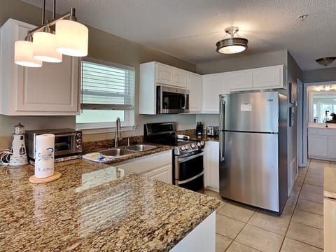 Condo, Multiple Beds, Balcony (#621 - No Pets Allowed) | Private kitchen | Fridge, microwave, oven, stovetop