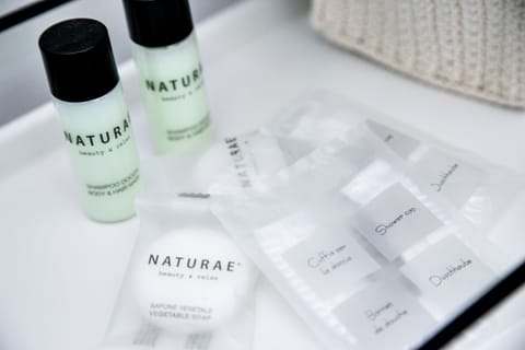 Shower, rainfall showerhead, free toiletries, hair dryer