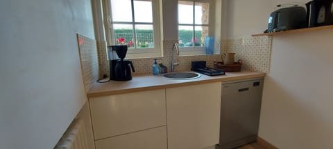 Comfort Apartment, Hot Tub, Garden Area | Private kitchen | Shared fridge, microwave, coffee/tea maker, electric kettle