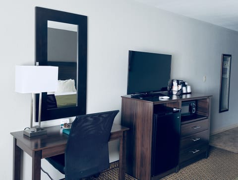 Desk, iron/ironing board, rollaway beds, free WiFi