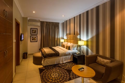 Suite, 1 Bedroom | Premium bedding, free minibar, in-room safe, desk