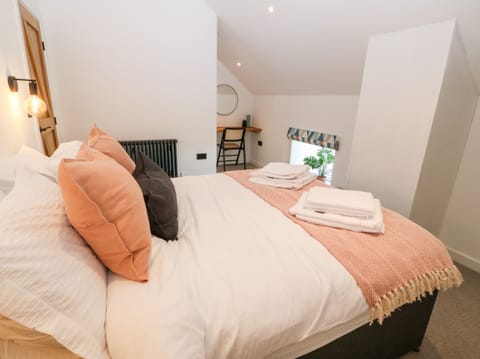 Cottage | 2 bedrooms, individually decorated, individually furnished, free WiFi