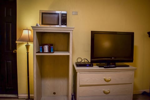 Economy Single Room | Iron/ironing board, free WiFi, bed sheets