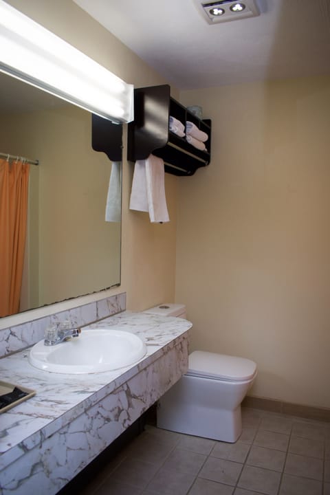 Executive Single Room | Bathroom | Bathtub, towels