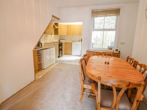 Fridge, dishwasher, electric kettle, cookware/dishes/utensils