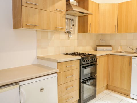 Fridge, dishwasher, electric kettle, cookware/dishes/utensils