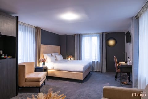 Room (Chambre Plume) | Desk, blackout drapes, soundproofing, free WiFi