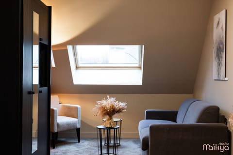 Room (Chambre Cuir) | Desk, blackout drapes, soundproofing, free WiFi