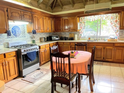 Villa, 5 Bedrooms | Private kitchen | Fridge, oven, coffee/tea maker, toaster