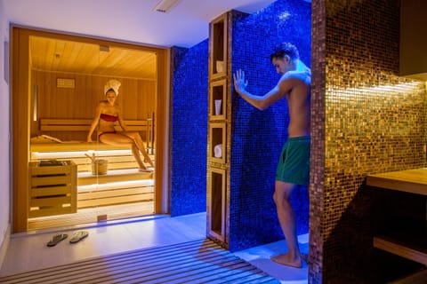 Sauna, spa tub, steam room