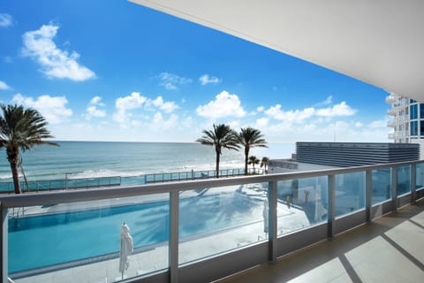 One-Bedroom Apartment - Ocean Front and Pool View | Balcony view