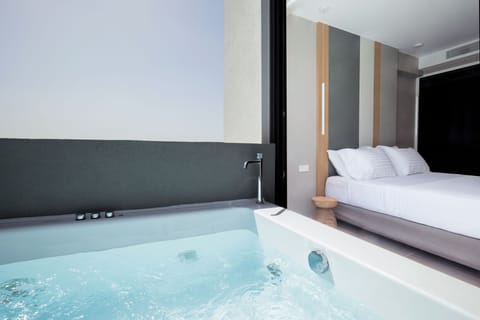 Noemie Luxury Suite 106 | Jetted tub