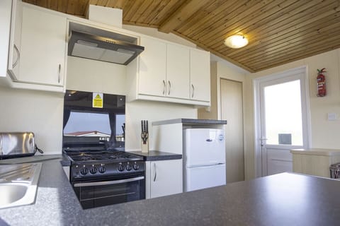 Superior Mobile Home | Private kitchen