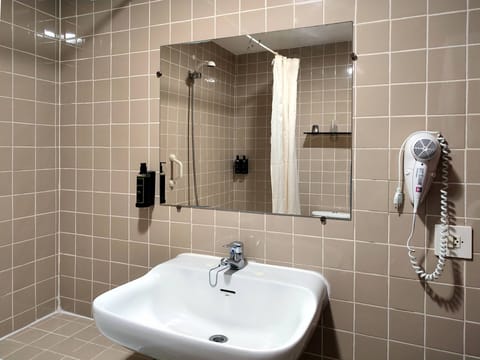 Quadruple Room | Bathroom | Hair dryer, towels