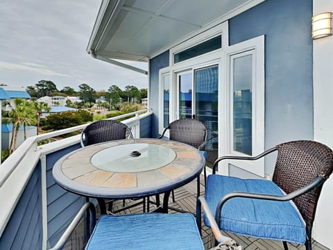 Condo, Multiple Beds, Pool Access, Ocean View (301 - No Pets Allowed) | Outdoor dining