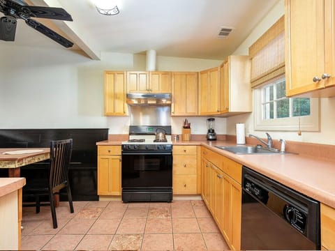 House, Multiple Beds, Pool Access, Pool View | Private kitchen | Fridge, microwave, oven, stovetop