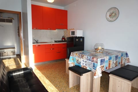 Apartment, 3 Bedrooms, Balcony | Interior