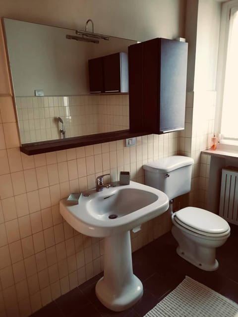 Apartment, 2 Bedrooms, Balcony, Garden View | Bathroom amenities