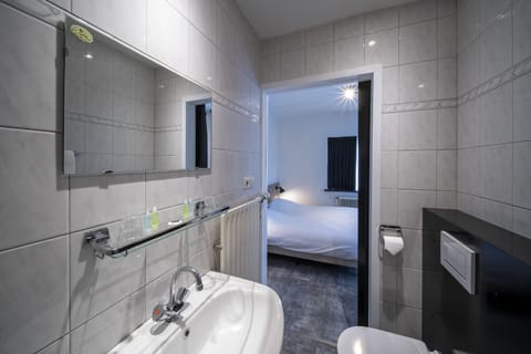 Deluxe Double Room | Bathroom | Towels
